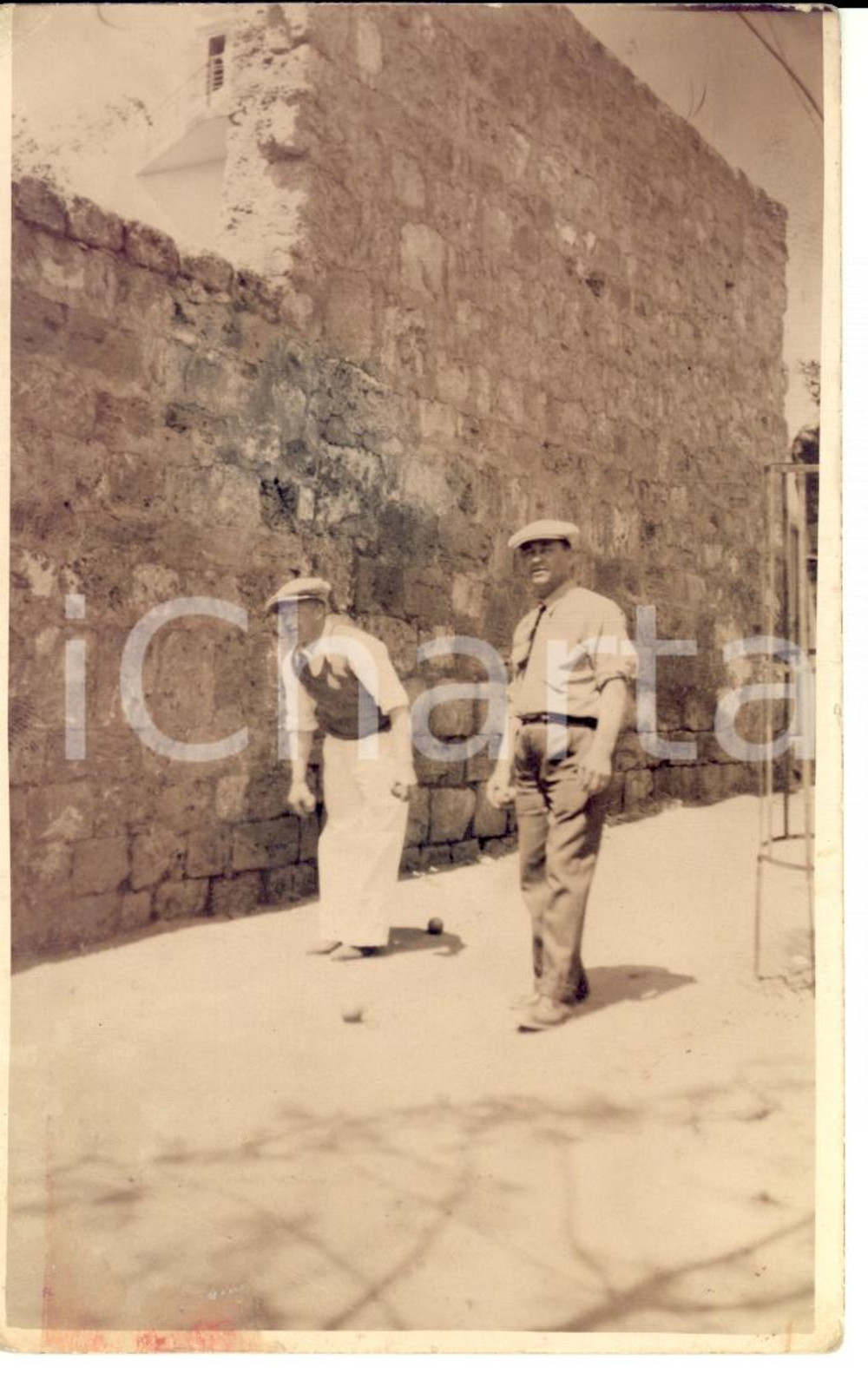 Fotografia d'epoca originale 1910 ca AREA PIEMONTESE Coppia di amici durante una partita a bocce *Foto FP 1