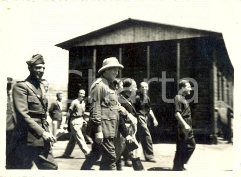 Fotografia d epoca originale 1940 ca Rodolfo GRAZIANI visita il campo CASA Fotografia 8 x 6 cm 1