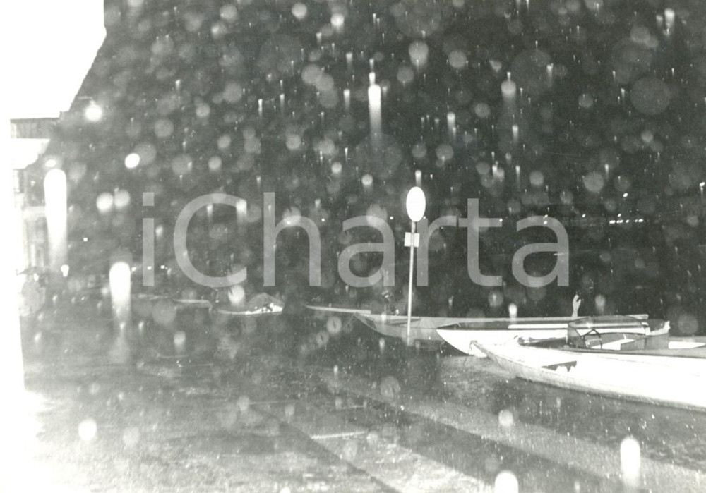 Fotografia d'epoca originale 1994 PAVIA Alluvione TICINO - Barche lungo la strada allagata *Fotografia 1