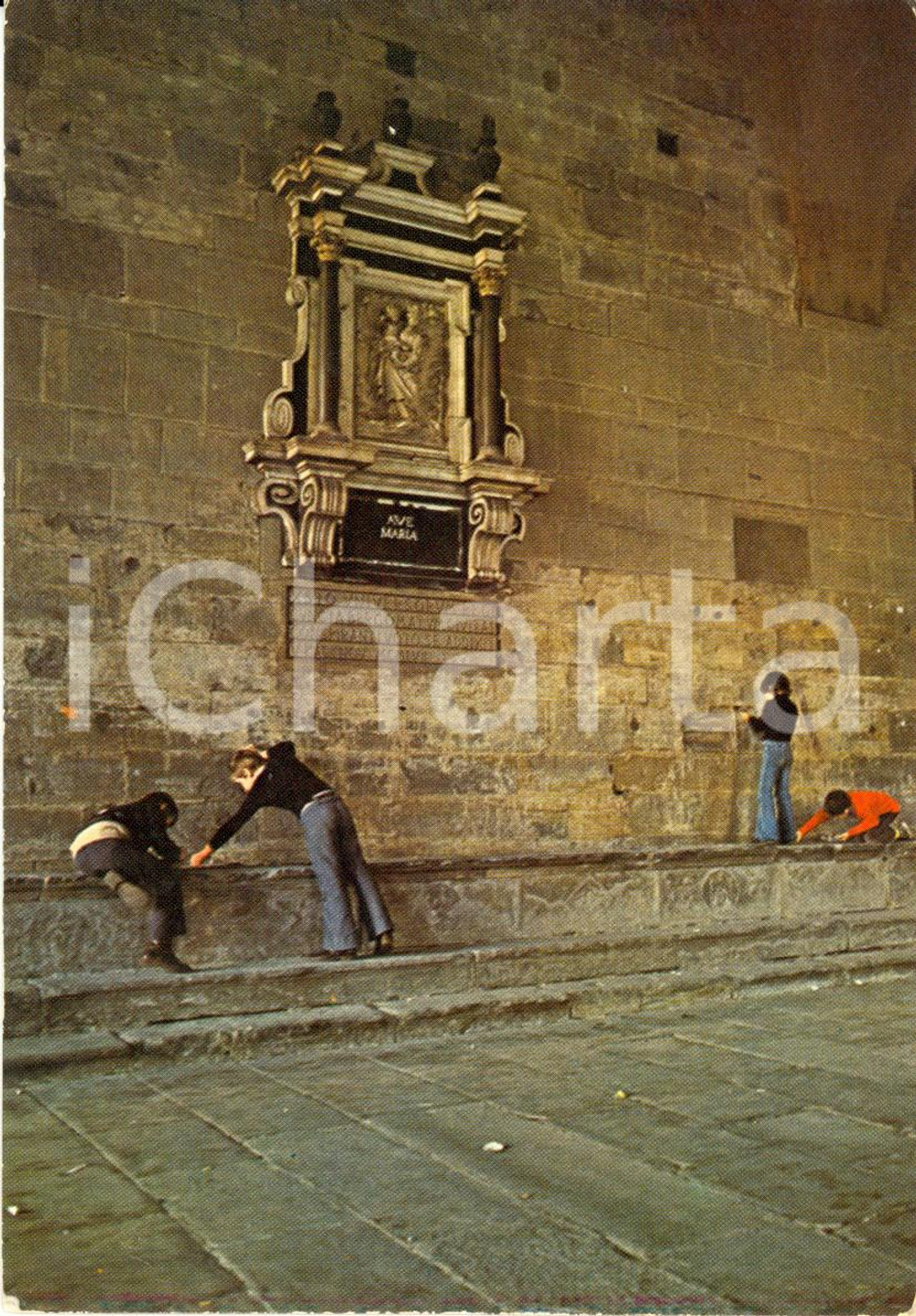 Cartolina originale da collezione 1975 BERGAMO Palazzo VECCHIO Bambini al Bassorilievo Beata Vergine *Cartolina FG 1