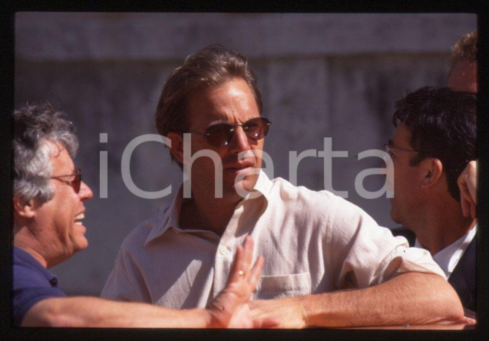 Kevin COSTNER - VENEZIA Mostra del Cinema 1995 * 35 mm vintage slide (51)