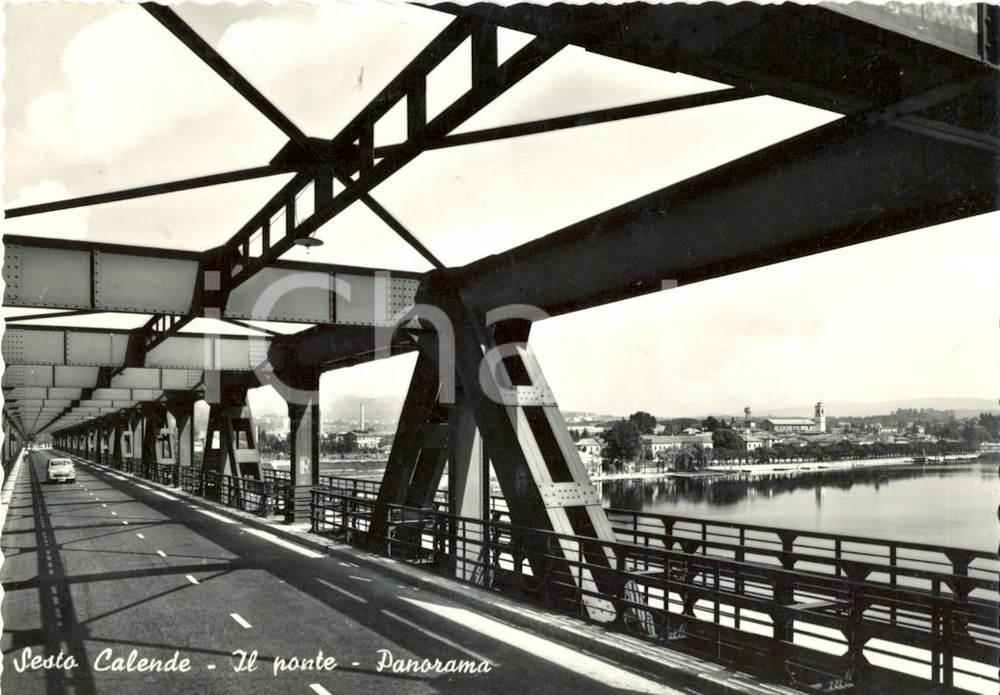 Cartolina originale da collezione 1955 ca SESTO CALENDE VA Panorama dal ponte  AUTO D EPOCA Cartolina animata 1
