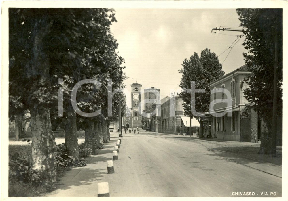 Cartolina originale da collezione 1951 CHIVASSO (TO) Scorcio alberato di VIA PO con veduta della chiesa *FG VG 1