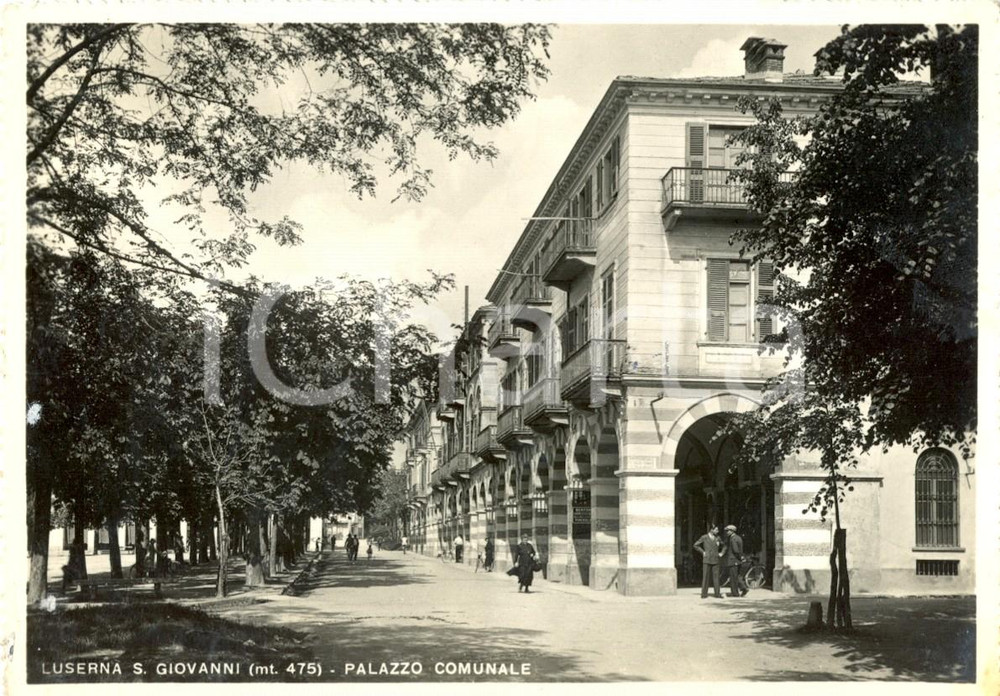 Cartolina originale da collezione 1951 LUSERNA SAN GIOVANNI TO Veduta Palazzo Comunale Cartolina animata FG VG 1