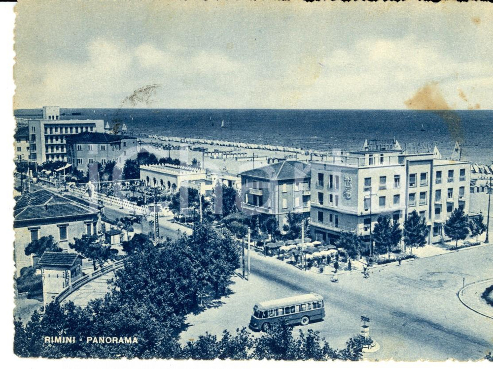 Cartolina originale da collezione 1951 RIMINI Torpedone sul lungomare della Riviera *Cartolina FG VG 1