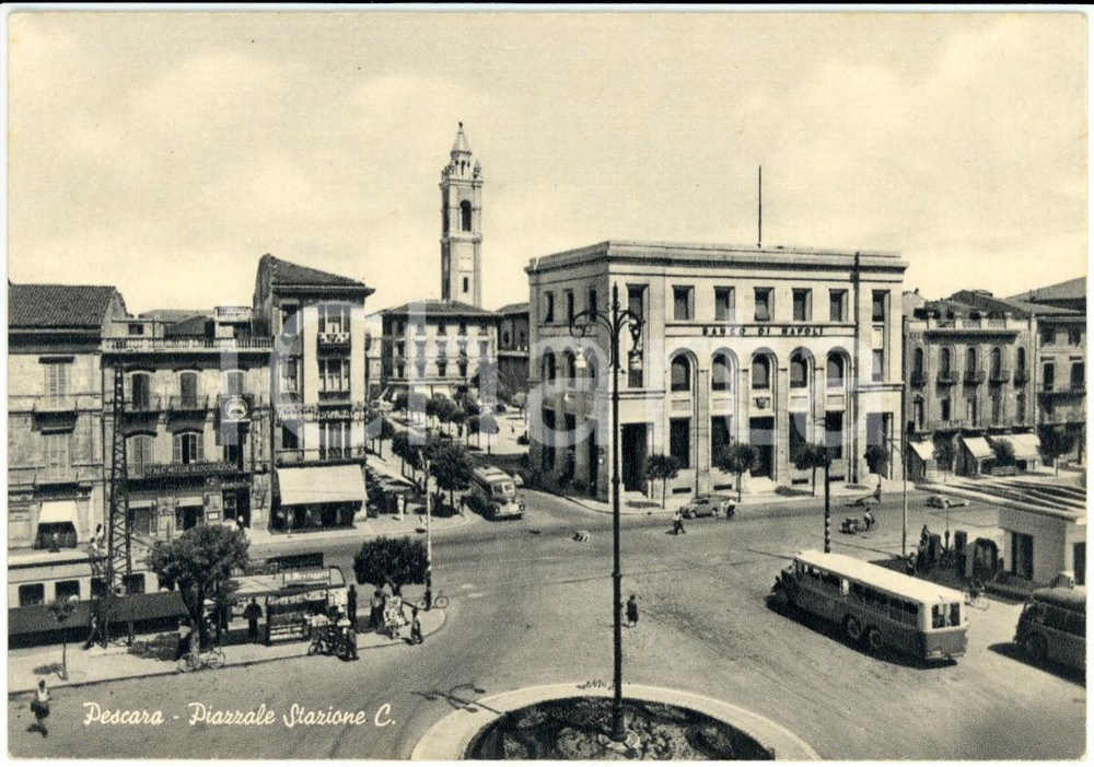 Cartolina originale da collezione 1950 ca PESCARA Piazzale STAZIONE CENTRALE con autocorriera *Cartolina FG NV 1