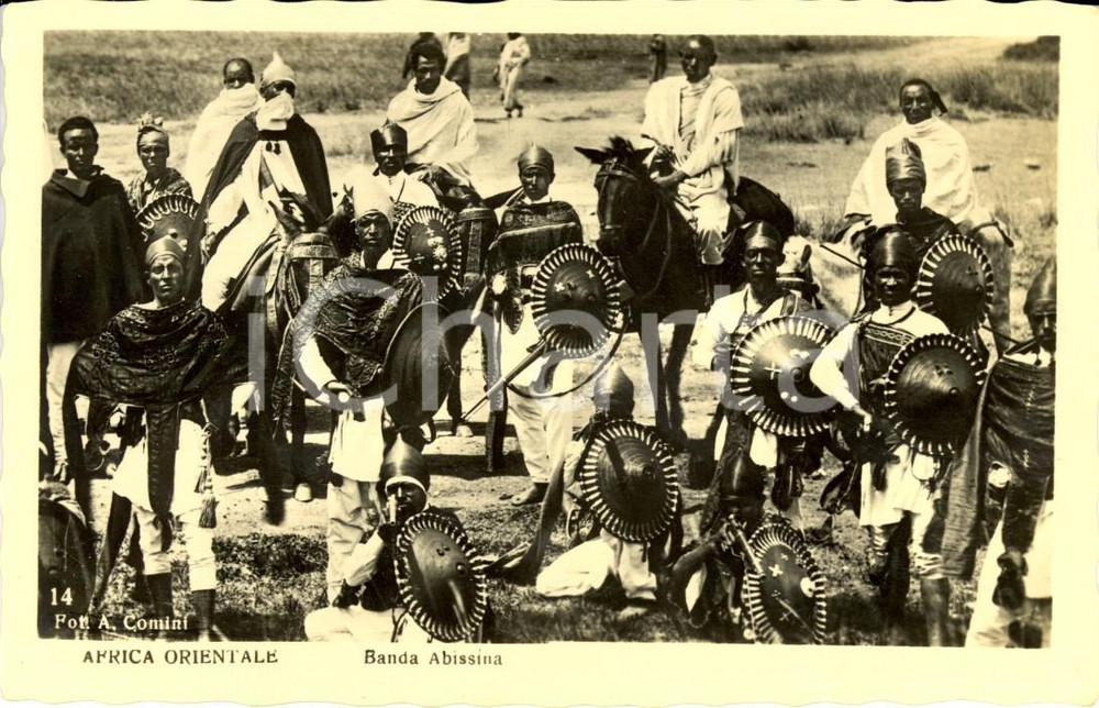 Cartolina originale da collezione 1940 ca AOI COSTUMI Banda ABISSINA in assetto da guerra Cartolina FP NV 1