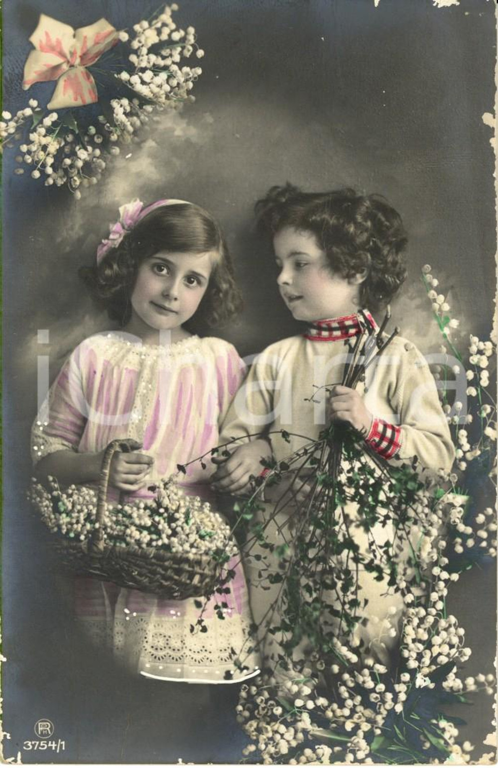 Cartolina originale da collezione 1913 PASQUA Bambini in posa con cesto di fiori Cartolina augurale FP NV 1