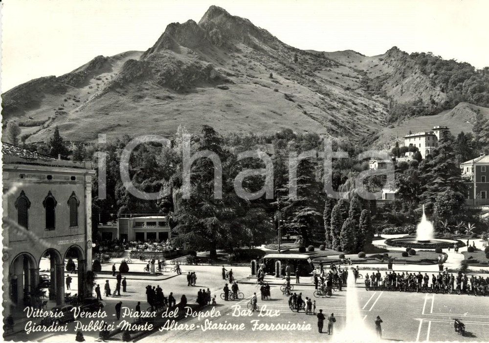 Cartolina originale da collezione 1950 ca VITTORIO VENETO TV Piazza del POPOLO e bar LUX  Cartolina ANIMATA NV 1