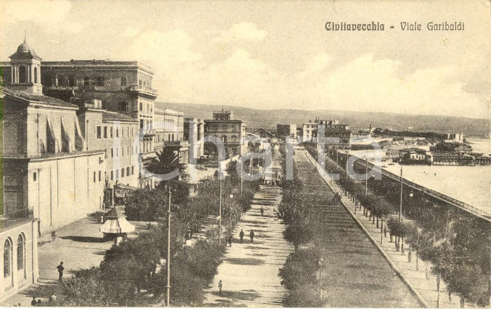 Cartolina originale da collezione 1920 ca CIVITAVECCHIA ROMA Veduta di viale GARIBALDI Cartolina ANIMATA FP NV 1