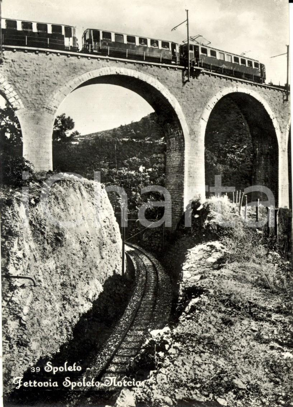 Cartolina originale da collezione 1950 ca FERROVIA SPOLETO  NORCIA PG Ponte di CAPRARECCIA ANIMATA con treno 1