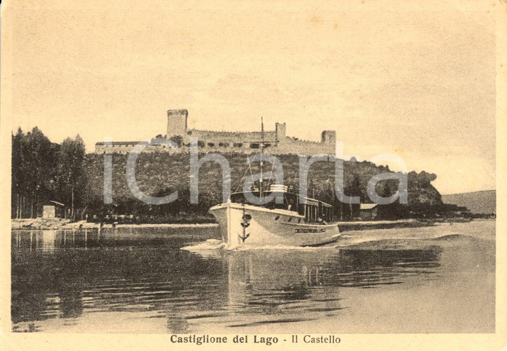 Cartolina originale da collezione 1940 ca CASTIGLIONE DEL LAGO PG Veduta lago e castello ANIMATA con barca NV 1