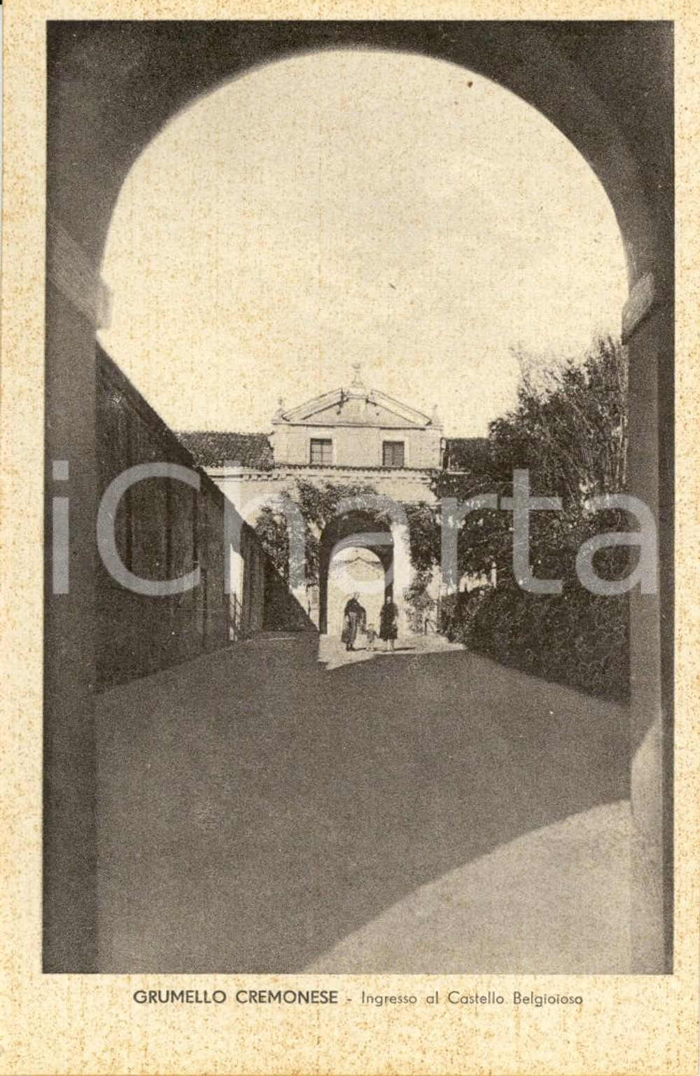 Cartolina originale da collezione 1938 GRUMELLO CREMONESE (CR) Ingresso al castello di BELGIOIOSO *Animata FP NV 1