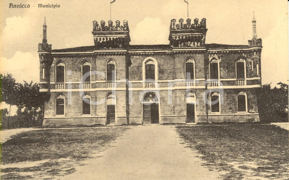Cartolina originale da collezione 1920 ca ANNICCO CR Veduta del municipio Cartolina postale FP NV 1