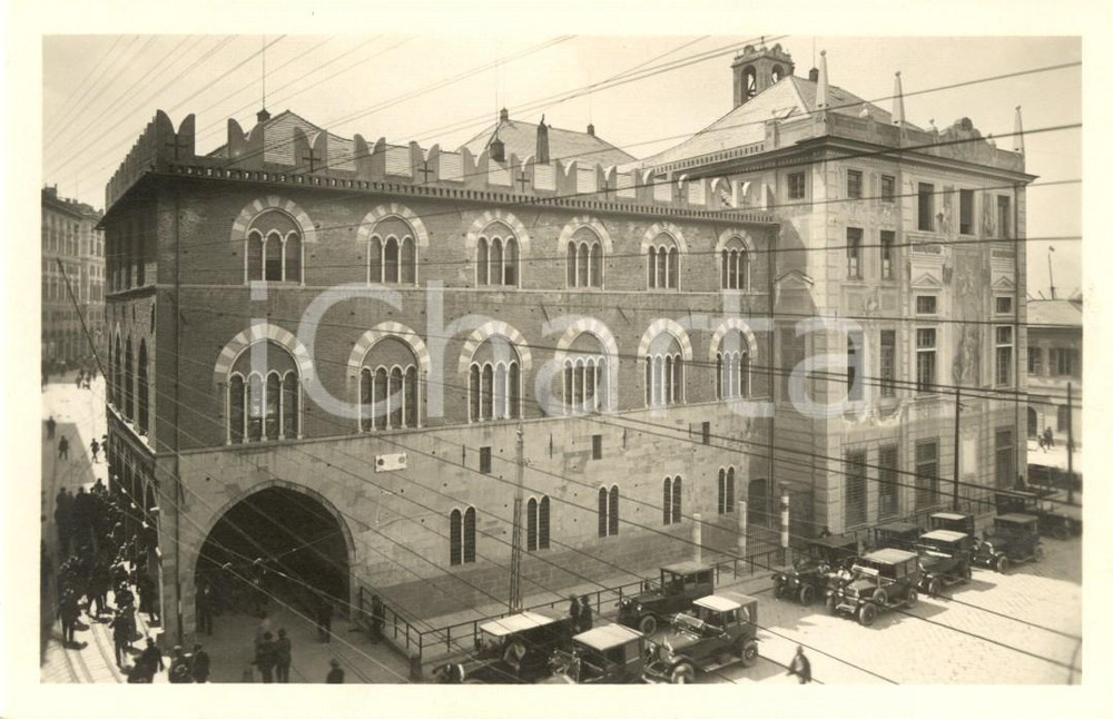 Cartolina originale da collezione 1930 ca GENOVA Veduta di Palazzo SAN GIORGIO *Cartolina ANIMATA con autovetture 1
