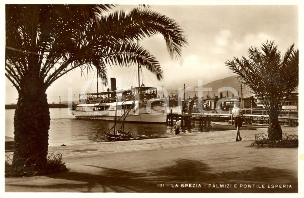 Cartolina originale da collezione 1934 LA SPEZIA Palmizi e pontile ESPERIA ANIMATA con barche DANNEGGIATA FP VG 1