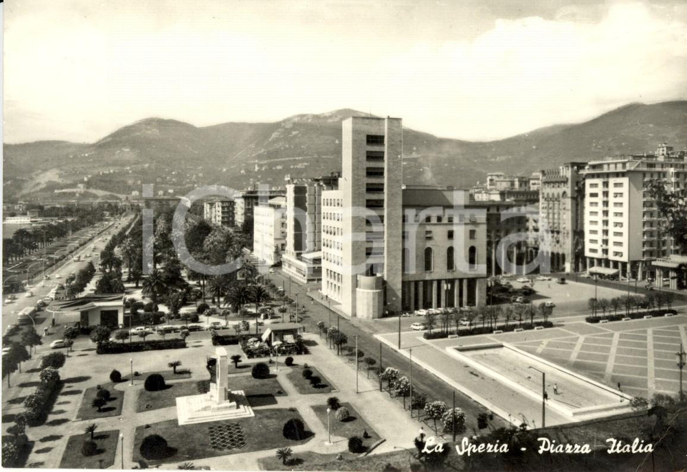 Cartolina originale da collezione 1964 LA SPEZIA Veduta panoramica di Piazza ITALIA *Cartolina ANIMATA FG VG 1