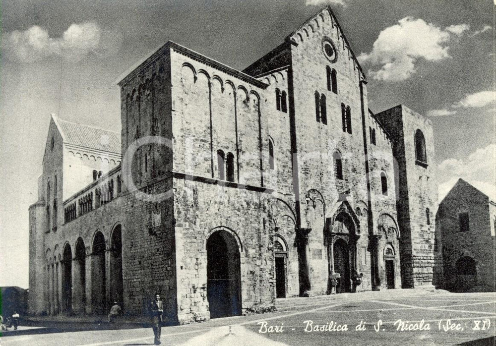 Cartolina originale da collezione 1960 ca BARI Veduta Basilica di SAN NICOLA Cartolina postale ANIMATA FG NV 1