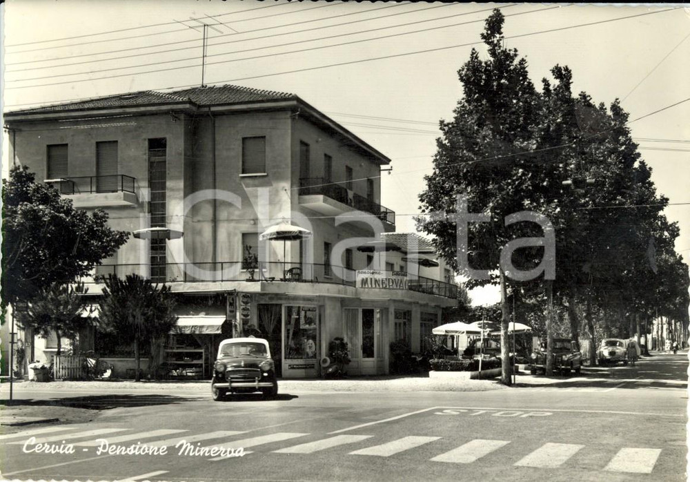 Cartolina originale da collezione 1963 CERVIA (RA) Veduta della Pensione MINERVA *ANIMATA con auto FG VG 1