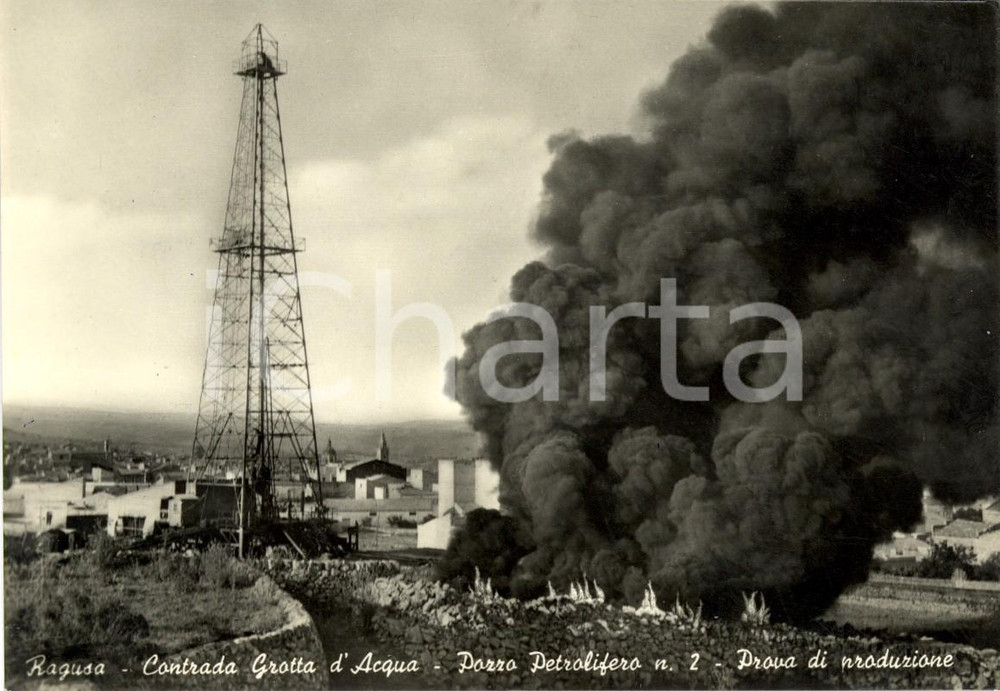 Cartolina originale da collezione 1956 RAGUSA Zona petrolifera CONTRADA GROTTA D'ACQUA con pozzo di estrazione *VG 1