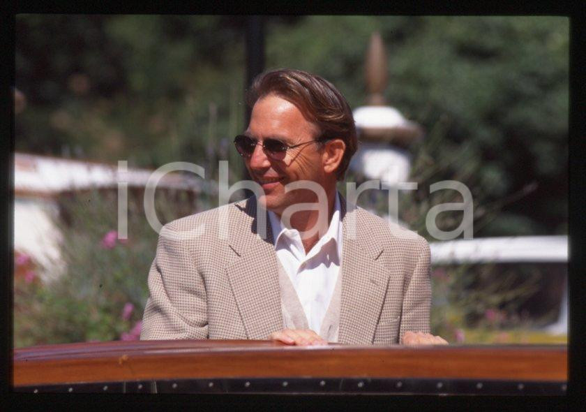 Fotografia d epoca originale Kevin COSTNER  VENEZIA Mostra del Cinema 1995  35 mm vintage slide 70 1
