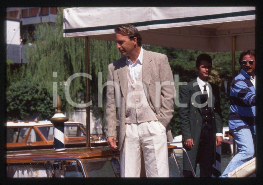 Fotografia d epoca originale Kevin COSTNER  VENEZIA Mostra del Cinema 1995  35 mm vintage slide 80 1