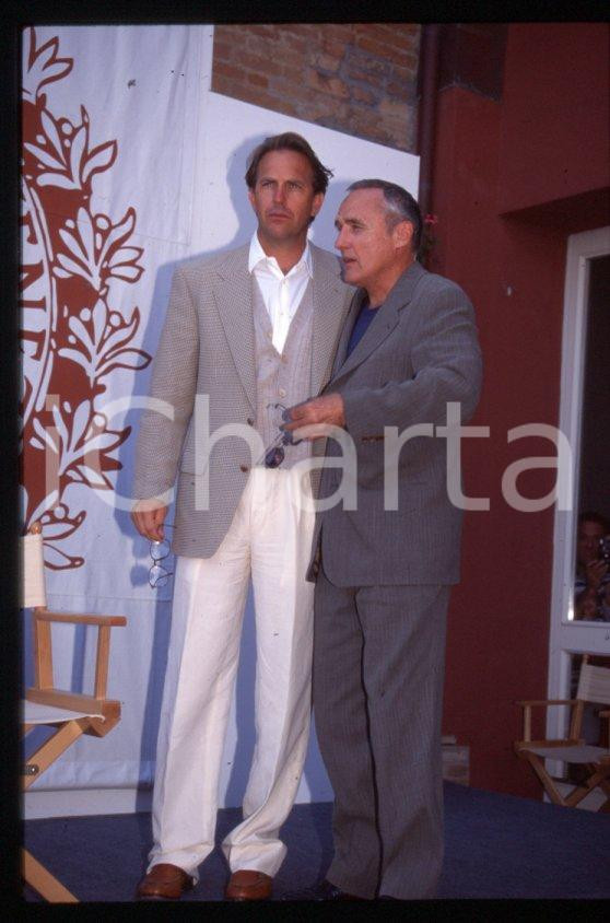 Fotografia d epoca originale Kevin COSTNER Abbas KIAROSTAMI  VENEZIA Cinema 1995 35 mm vintage slide 4 1