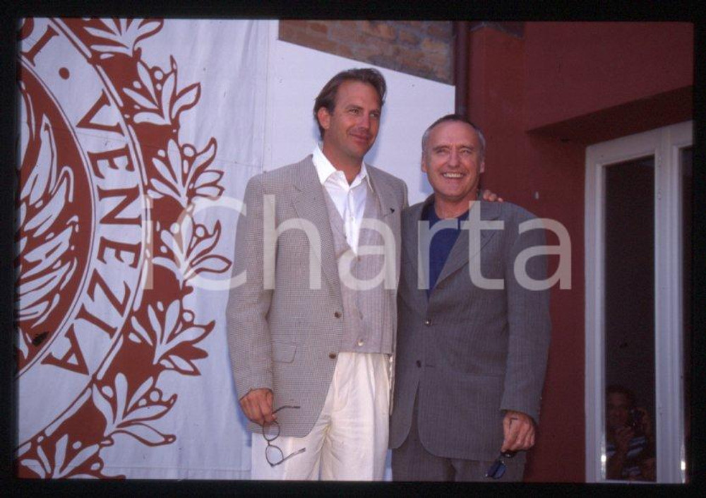 Fotografia d epoca originale Kevin COSTNER Abbas KIAROSTAMI  VENEZIA Cinema 1995 35 mm vintage slide 5 1