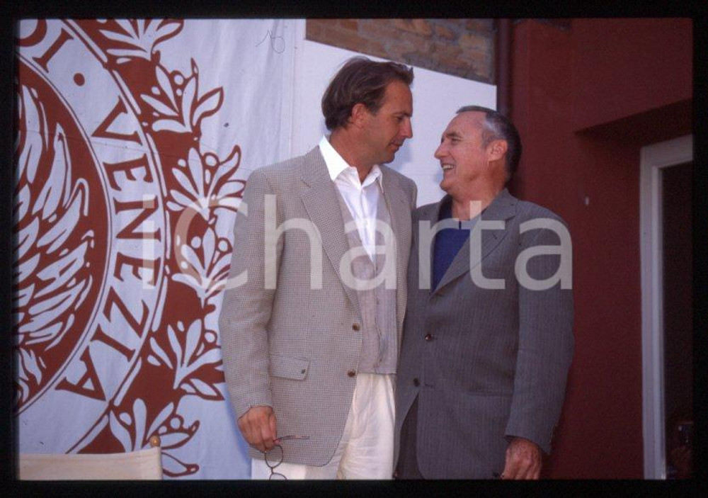 Fotografia d epoca originale Kevin COSTNER Abbas KIAROSTAMI  VENEZIA Cinema 1995 35 mm vintage slide 6 1