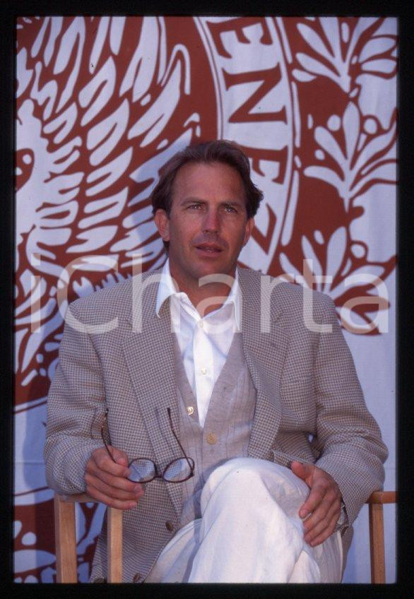 Fotografia d epoca originale Kevin COSTNER  VENEZIA Mostra del Cinema 1995  35 mm vintage slide 118 1