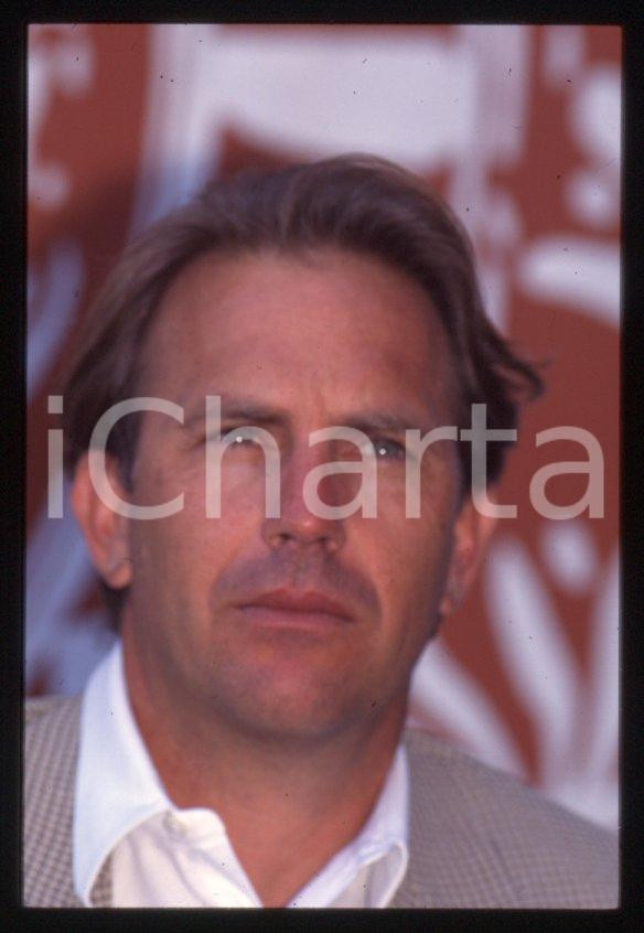 Fotografia d epoca originale Kevin COSTNER  VENEZIA Mostra del Cinema 1995  35 mm vintage slide 135 1