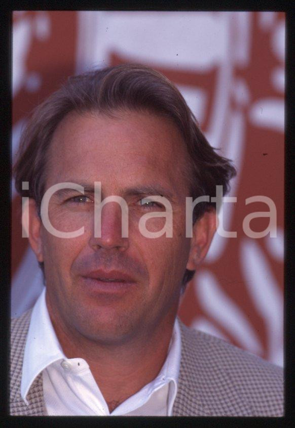 Fotografia d epoca originale Kevin COSTNER  VENEZIA Mostra del Cinema 1995  35 mm vintage slide 140 1