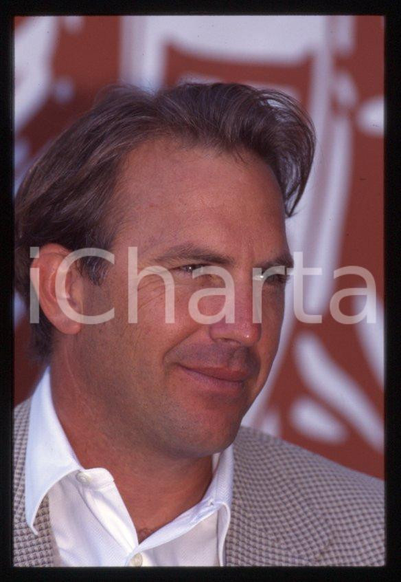 Fotografia d epoca originale Kevin COSTNER  VENEZIA Mostra del Cinema 1995  35 mm vintage slide 160 1