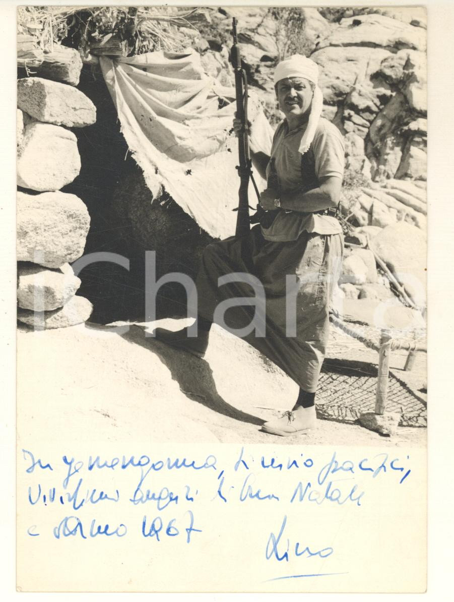 Fotografia d epoca originale 1967 GUERRA FREDDA ARABA YEMEN Mercenario italiano nel turno di guardia Foto 1