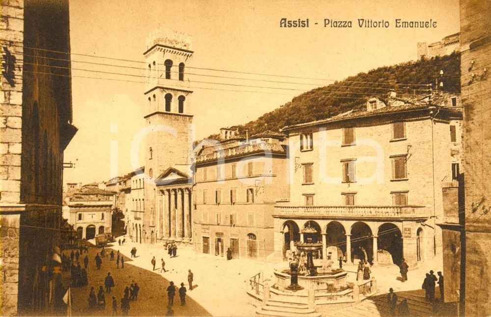Cartolina originale da collezione 1920 ca ASSISI PG Veduta di piazza VITTORIO EMANUELE Cartolina ANIMATA FP NV 1