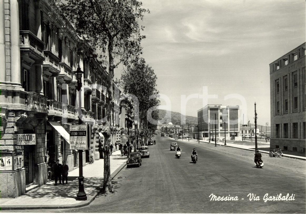 Cartolina originale da collezione 1960 ca MESSINA Veduta di via GARIBALDI Cartolina ANIMATA FG NV 1