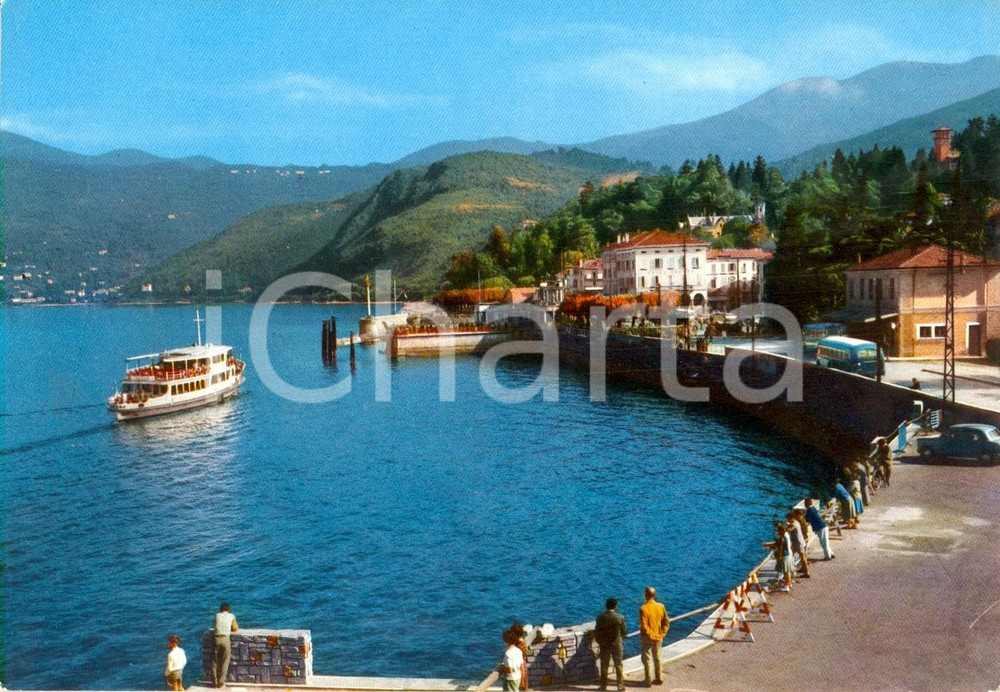 Cartolina originale da collezione 1966 LUINO VA Lago MAGGIORE Corriera sul lungolago e battello all attracco 1