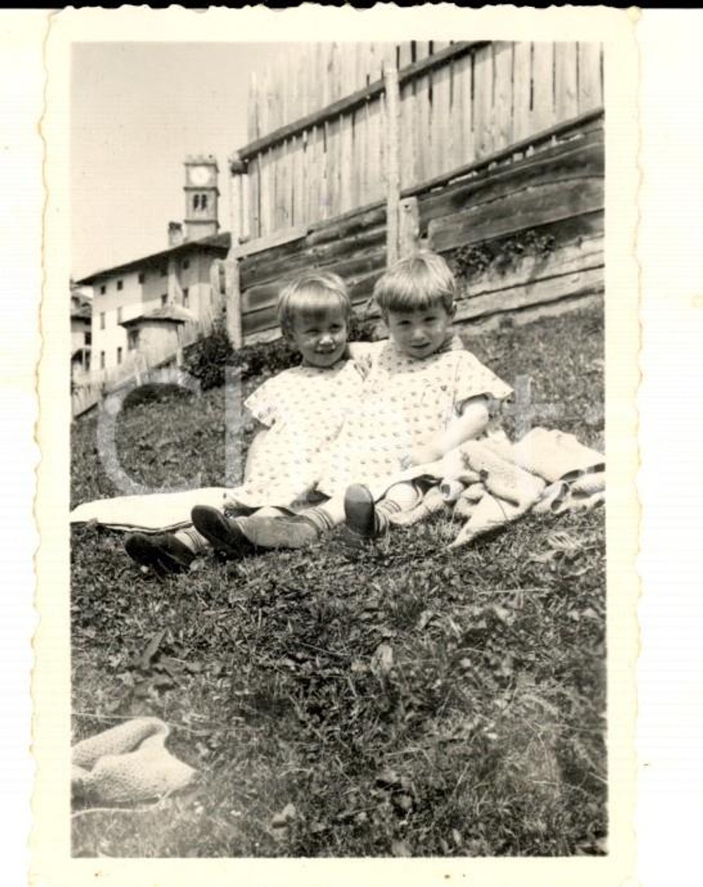 Fotografia d epoca originale 1935 DANTA DI CADORE BL Ritratto di due fratellini Foto VINTAGE 7x8 cm 1