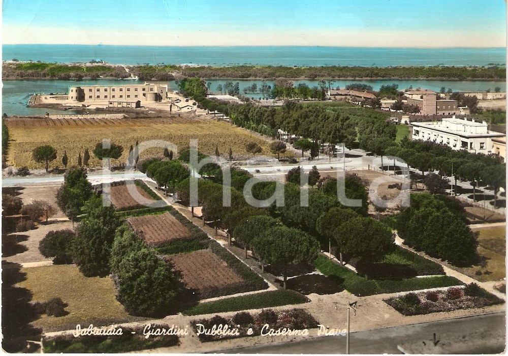 Cartolina originale da collezione 1964 SABAUDIA (LT) Caserma PIAVE Giardini pubblici Panorama *Cartolina FG VG 1
