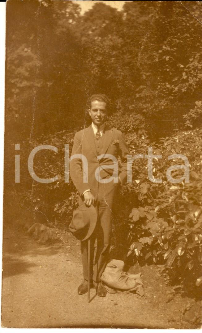Fotografia d epoca originale 1924 LONDON Ritratto di un giovane a RICHMOND PARK Foto cartolina DANNEGGIATA 1