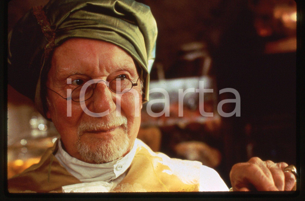 35mm vintage slide* 1996 Serie tv GULLIVER'S TRAVELS John GIELGUD in una scena 2