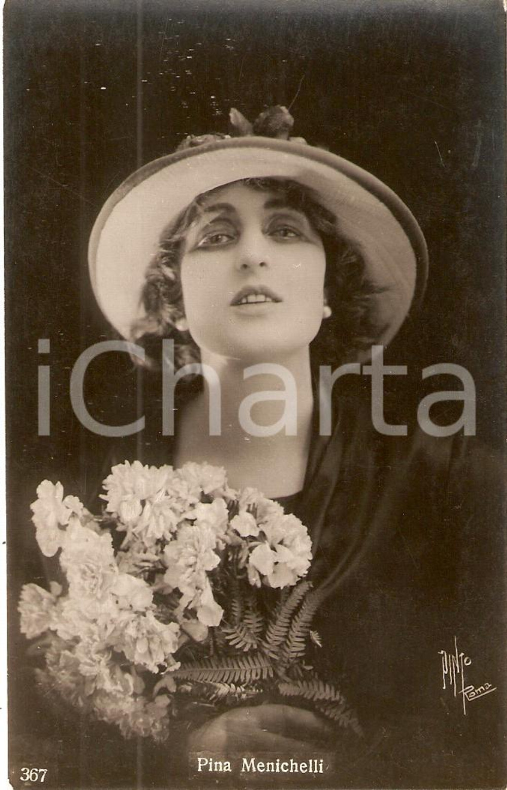 Cartolina originale da collezione 1920 ca CINEMA Attrice Pina MENICHELLI Ritratto con mazzo di fiori *Cartolina FP 1