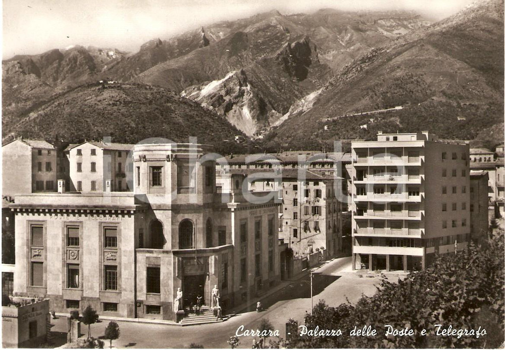 Cartolina originale da collezione 1957 CARRARA Palazzo delle Poste e Telegrafi *Cartolina FG VG 1