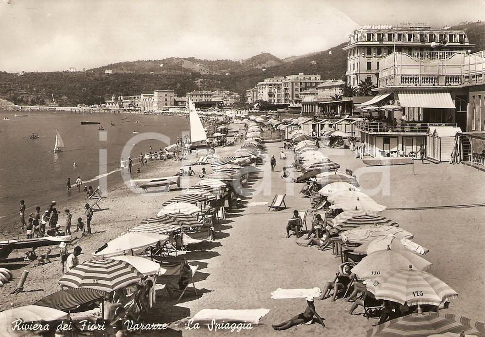 Cartolina originale da collezione 1964 VARAZZE (SV) Riviera dei fiori Panorama della spiaggia *Cartolina FG VG 1