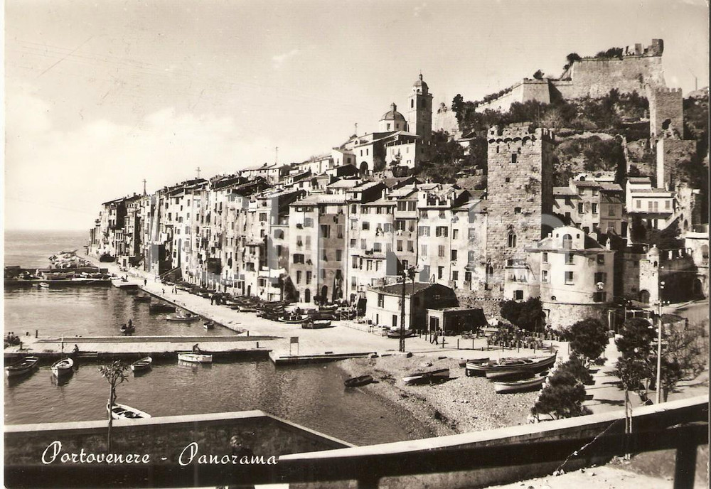Cartolina originale da collezione 1959 PORTOVENERE SP Panorama con barche e pescatori Cartolina FG VG 1