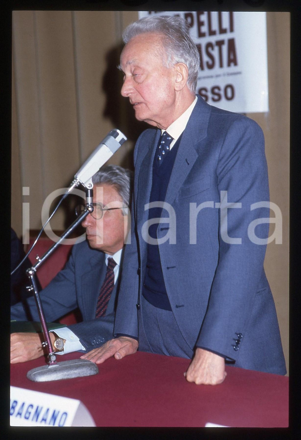 35mm vintage slide* 1985 ca MILANO Nicola ABBAGNANO durante un convegno PLI (2)