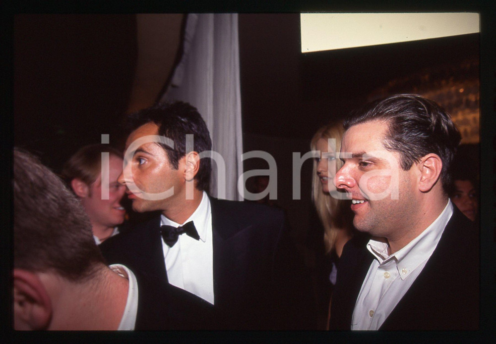 35mm vintage slide* 1993  MONTE CARLO Jean-Yves LE FUR ai WORLD MUSIC AWARDS 1  Diapositiva d'epoca, in formato 35 mm.CONDIZIONI: GOOD  Tutti i diritti riservati.E' severamente vietata la riproduzione. ICharta mette in vendita, sul negozio eBay e in esclusiva sul sito "icharta" il proprio archivio composto da numerose diapositive e negativi fotografici d'epoca, tutti originali e autentici, che attraversano la storia del costume italiano tra gli la fine degli anni Sessanta e Novanta.Si tratta di uno sguardo inedito sull'attualit&agrave;, la politica, la vita quotidiana, il gossip e la cultura, che fotografa il cambiamento della nazione in quest'ultimo scorcio del XX secolo. Un'occasione unica per il mercato del collezionismo, che vede finalmente disponibile un archivio eccezionale per vastit&agrave;, tematiche e condizioni, in un settore (il negativo fotografico e la diapositiva) di assoluta novit&agrave; e dalle interessanti prospettive di investimento.  originale e autentica 1
