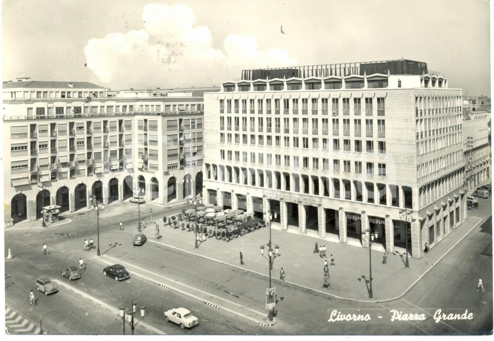 Cartolina originale da collezione 1957 LIVORNO Panoramica dall alto PIAZZA GRANDE con automobili ANIMATA FG VG 1