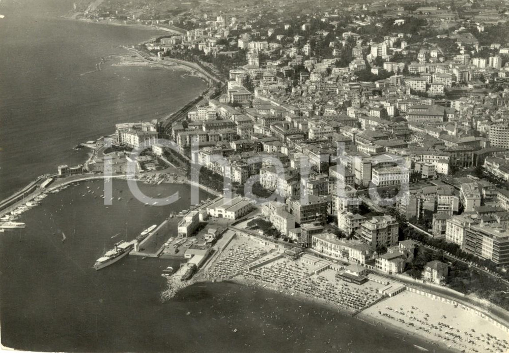 Cartolina originale da collezione 1960 SANREMO (IM) Veduta aerea cittÃ  con porto e spiaggia *ANIMATA con nave VG 1