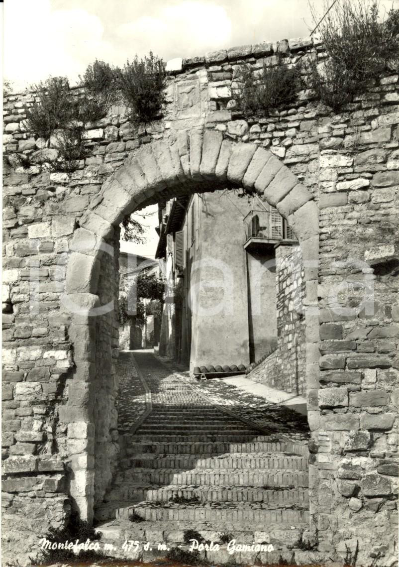 Cartolina originale da collezione 1965 MONTEFALCO PG Veduta di Porta GAMIANO Cartolina postale FG VG 1